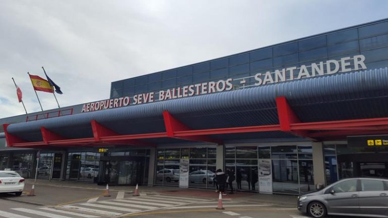 Vueling oferta nuevos vuelos para que los santanderinos viajen a Bilbao, Murcia y Jerez este verano